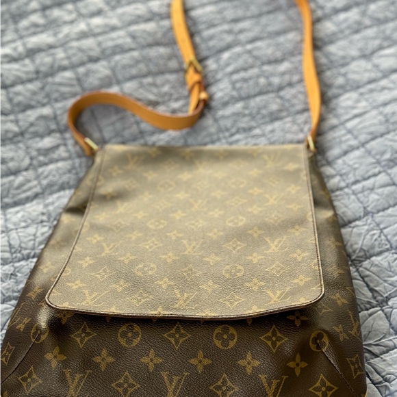 Louis Vuitton Monogram Musette 28 - Picture 3 of 6